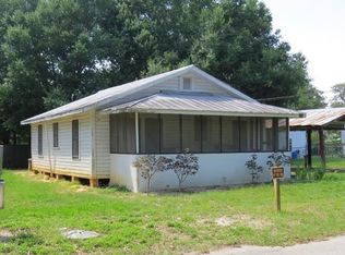 205 Lakeview Ave, Frostproof, FL 33843
