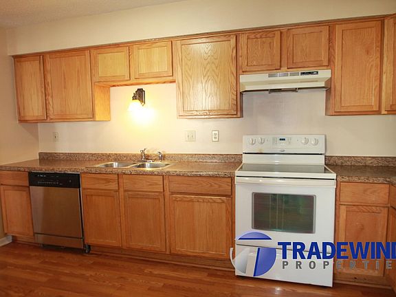 3rd image of 926 Wescott Trl APT 104