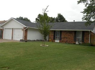 708 N Briarcliff Dr, Moore, OK 73170