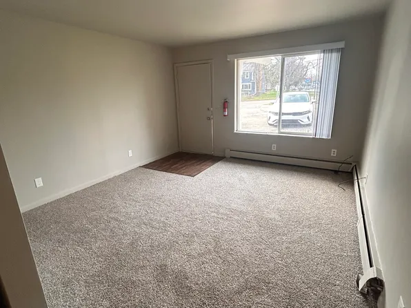 907 Homecrest Ave APT 1, Kalamazoo, MI 49001