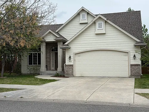 983 New Holland Dr Photo 1