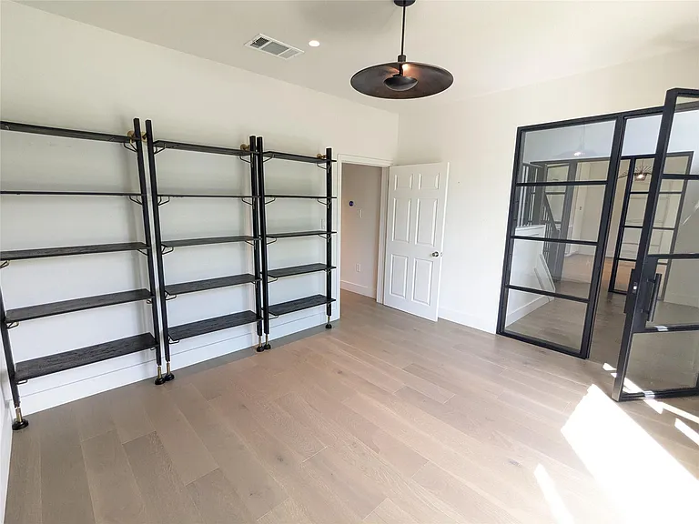 9257 Scenic Bluff Dr — Photo 17