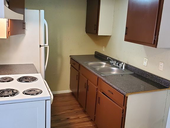 3rd image of 514 S Bois D Arc Ave #10882120