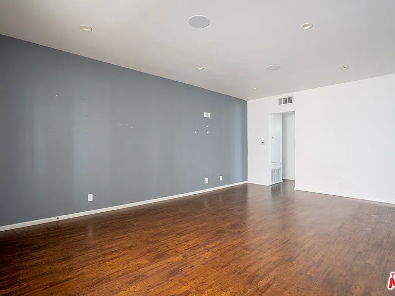 5831 Carlton Way #8 — Photo 10