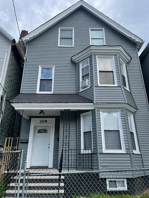 3 bed, 800 sqft, $2,500 — Photo 1