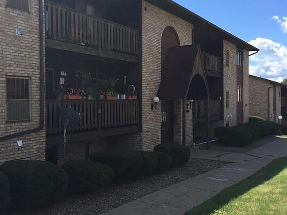 3rd image of 4401 Country Club Dr APT 27