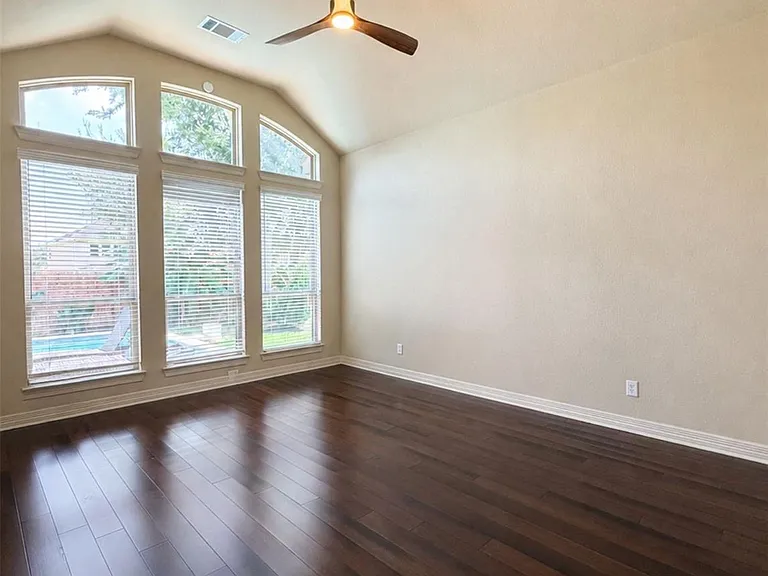 5423 Lachlan Springs Ln — Photo 16