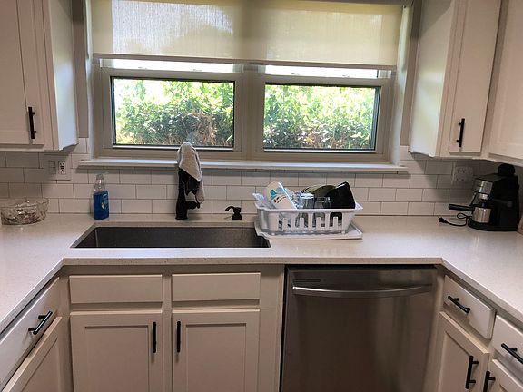5th image of 1911 Greenhaven Dr #A