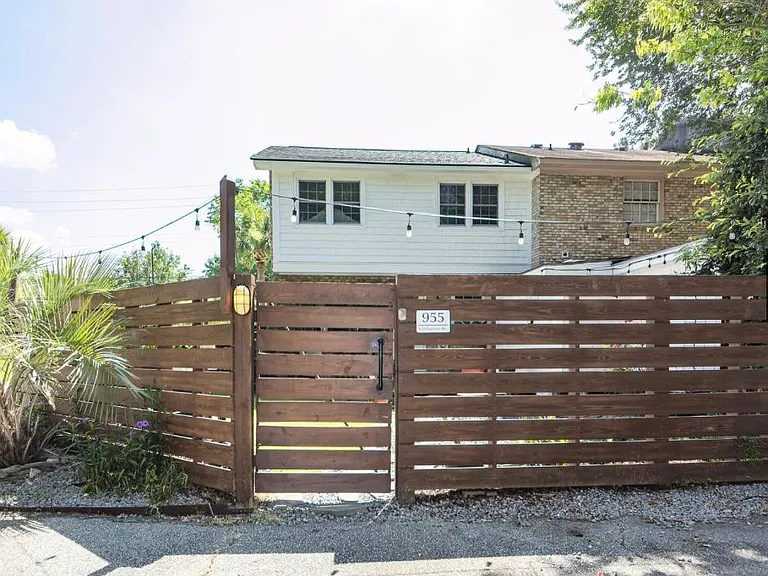 955 Cottingham Dr — Photo 16