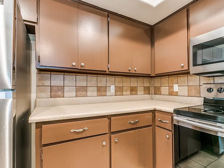 504 N Davis Ave — Photo 34