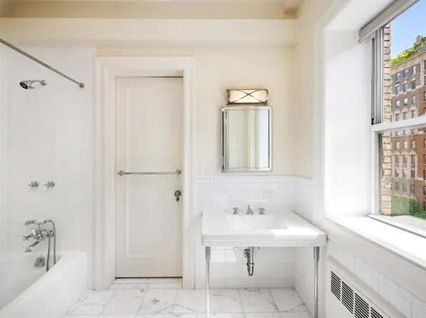 930 Park Avenue image 18 of 21