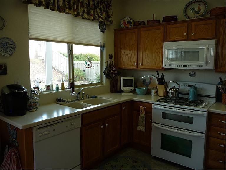 2nd image of 2037 Lockwood Ln