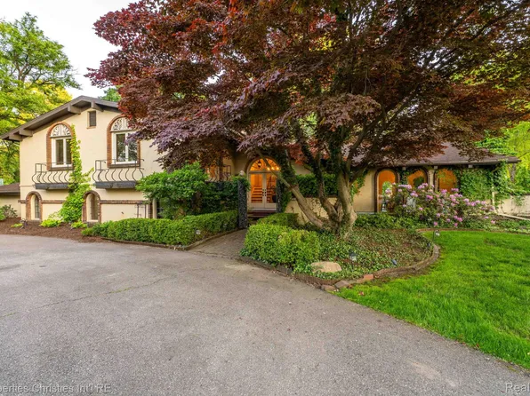 1865 Harvest Ln, Bloomfield Hills, MI 48302