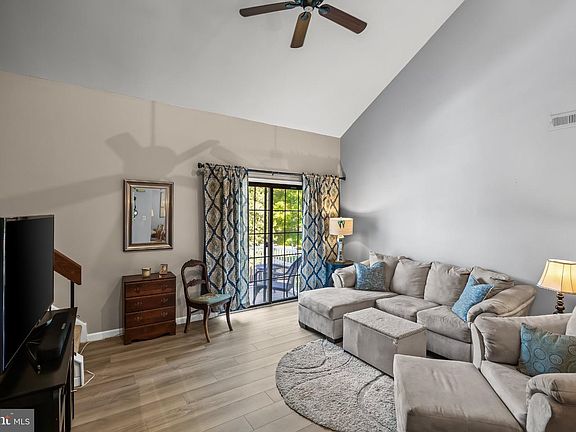 4th image of 282 Everly Ct