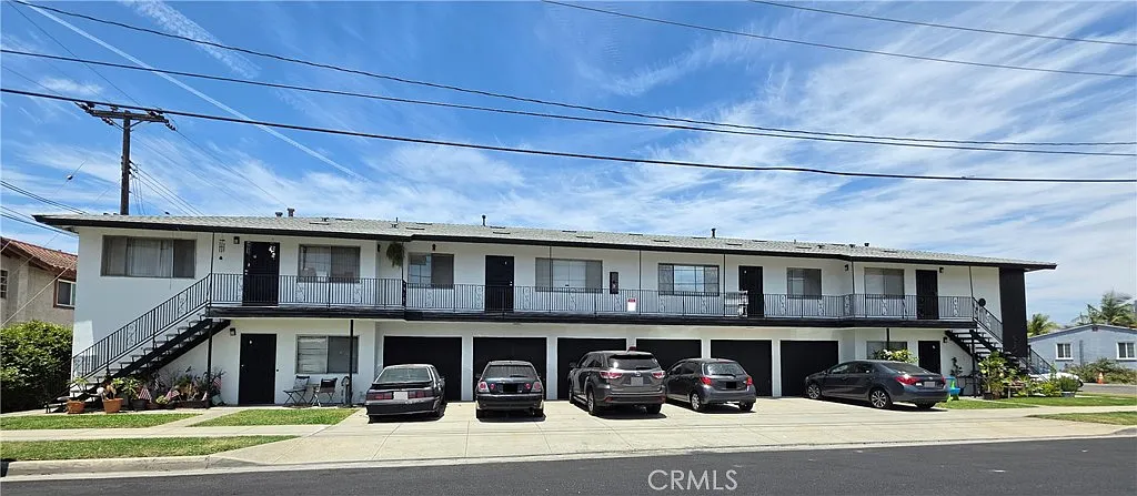 2 bed, 850 sqft, $2,300 — Photo 1