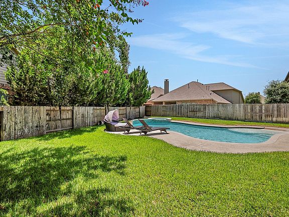 4th image of 19111 Royal Cove Cir