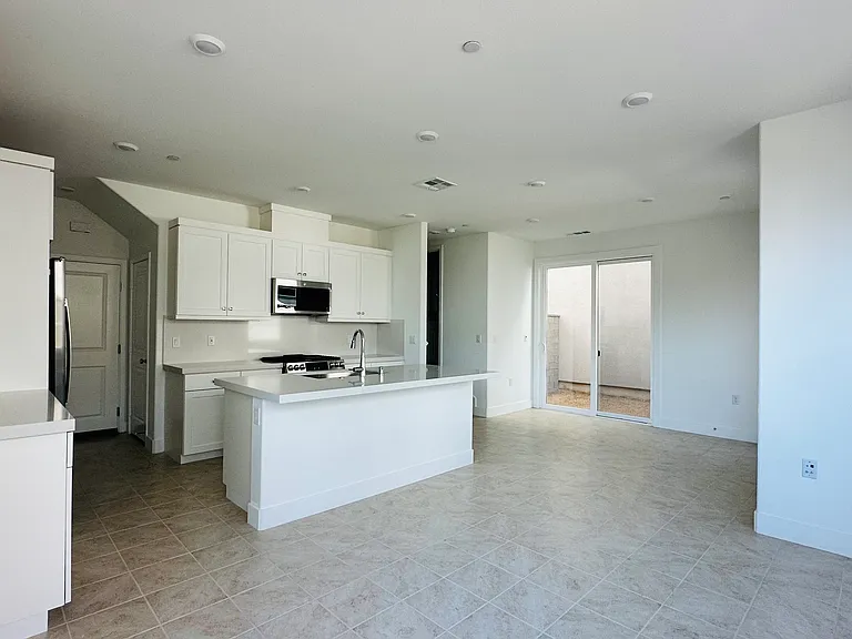 454 Lobata — Photo 4