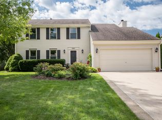 1241 Riverton Dr, Mukwonago, WI 53149