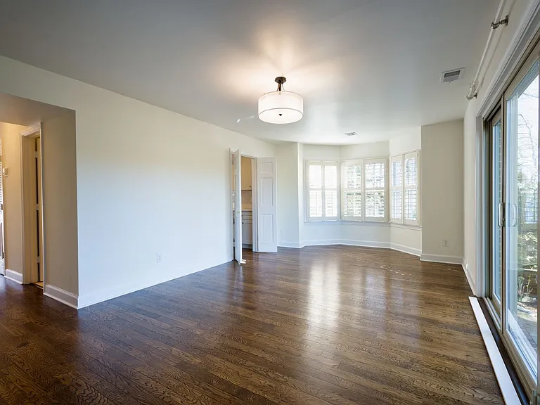420 Linkhorn Dr #5 — Photo 3