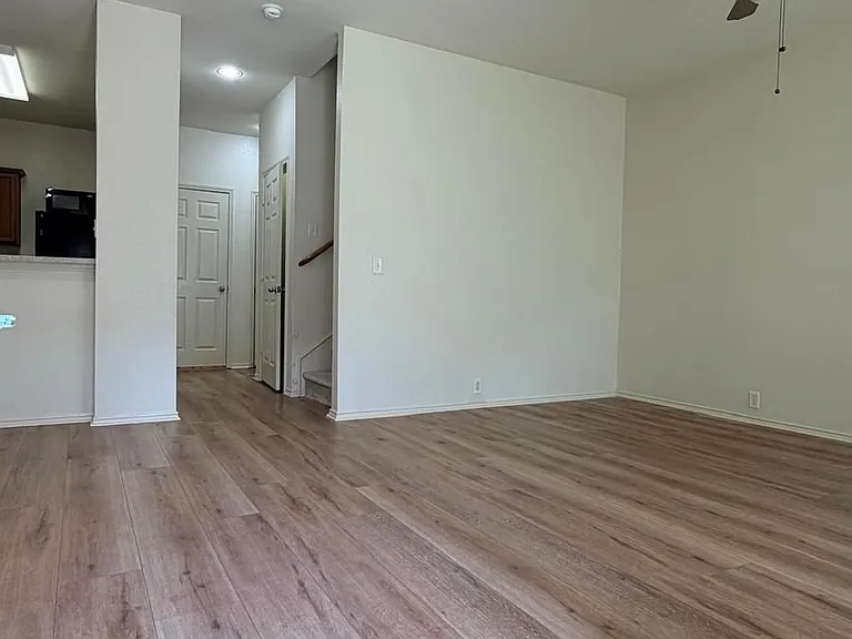 2205 Stoneleigh Pl — Photo 25