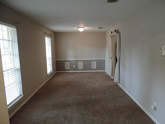 3rd image of 1711 Hollyberry Dr