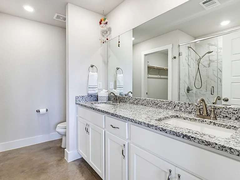 1114 Lexington Dr — Photo 9