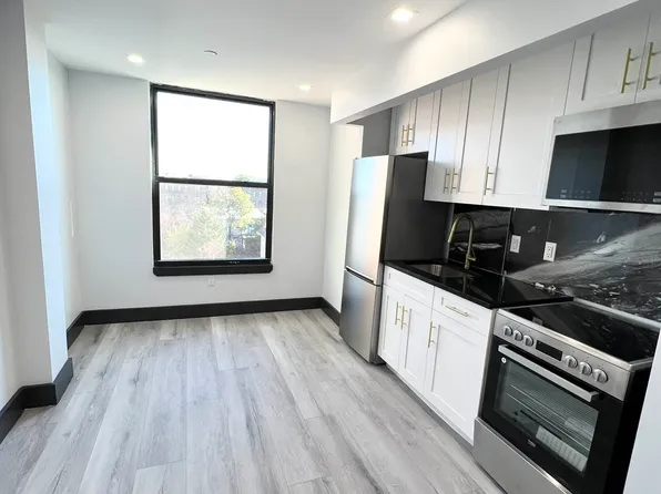 868 New York Avenue image 1 of 7