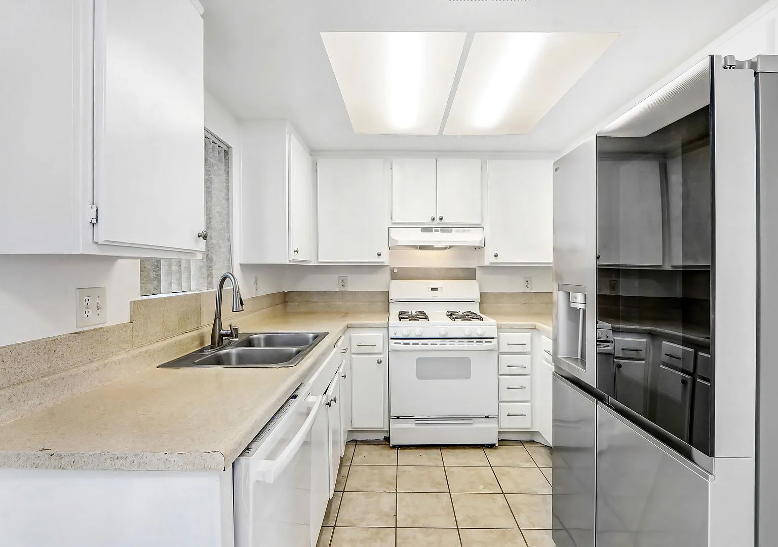 3221 Triumph Lane — Photo 3