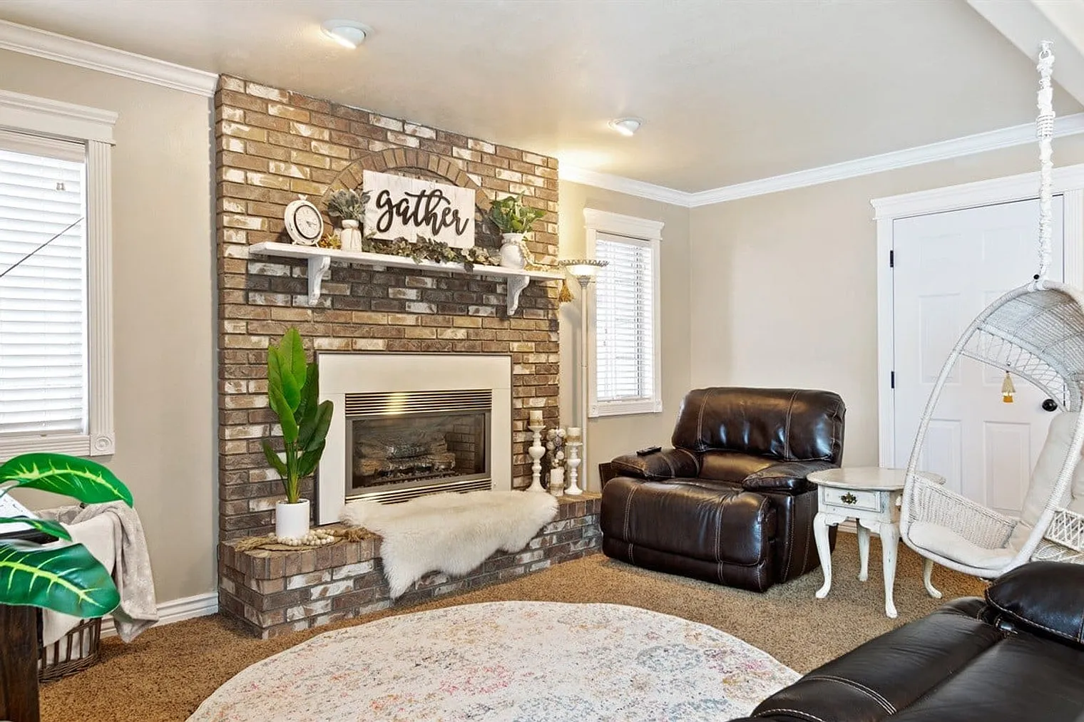 5 bed, 2.0 bath, 925 sqft, $7,162 — Photo 1