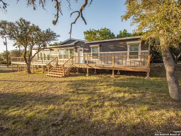 567 River Rd, Utopia, TX 78884