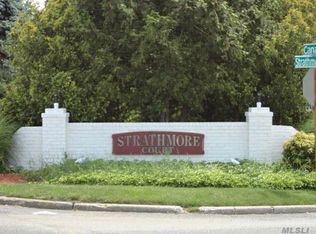 11 Farragut Ct, Coram, NY 11727