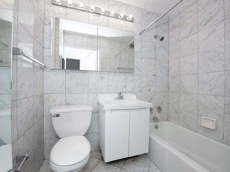 429 E 52nd St #10B — Photo 7