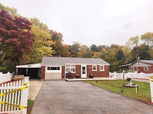 1669 N Thompson Drive, Bay Shore, NY 11706