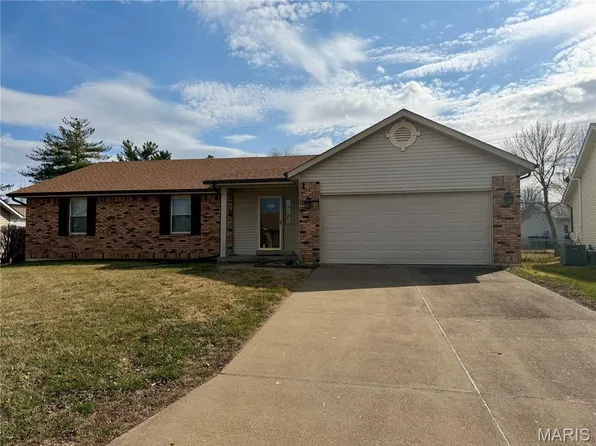 1153 Spencer Hill Dr, Saint Peters, MO 63376