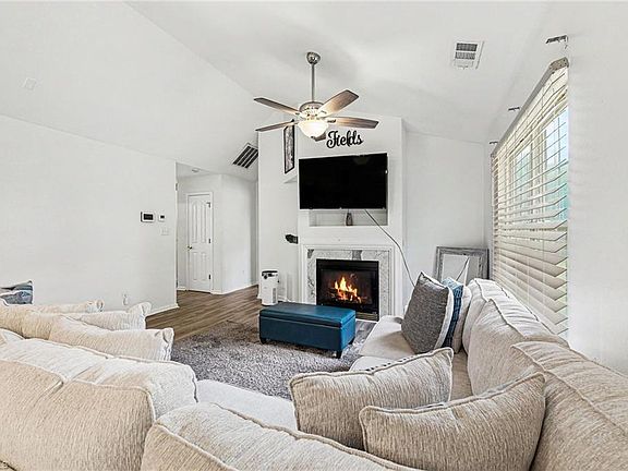 2nd image of 3421 Glen Lyon Dr
