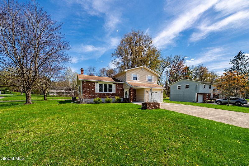 4th image of 50 Fairlawn Drive
