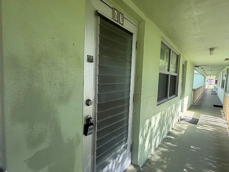 63 Norwich E #C — Photo 3