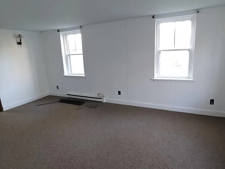 107 E Rockhill Rd — Photo 9