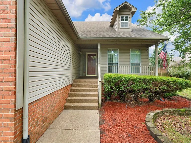 1104 Crestfield Dr — Photo 16