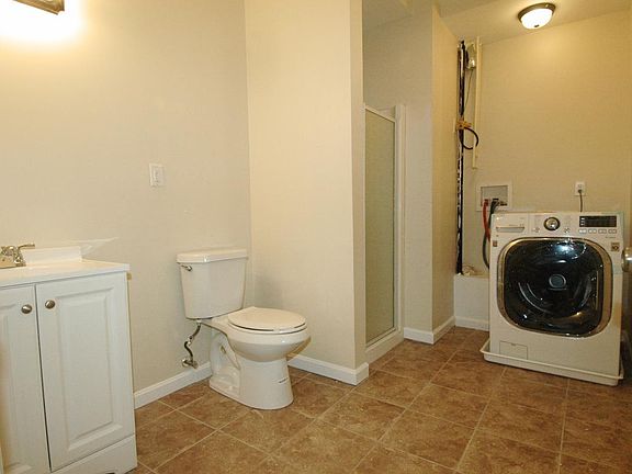 Bathroom with washer/dryer unit