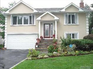 133 Cow Neck Rd, Port Washington, NY 11050