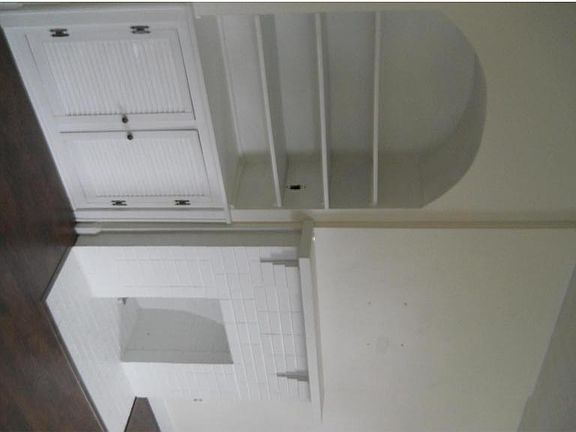 4th image of 1906 Pearcy St