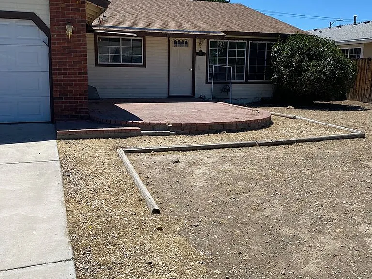 203 Gordon Ln — Photo 1