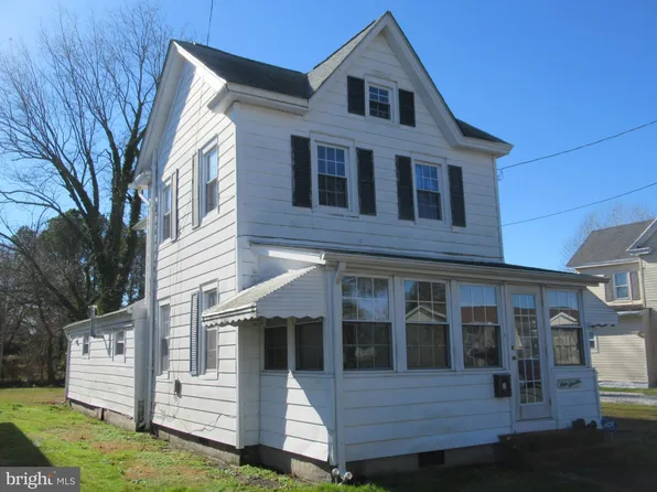 111 W Chesapeake Ave, Crisfield, MD 21817