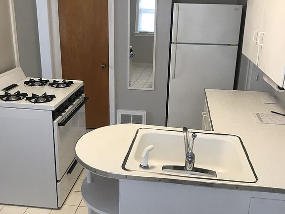5th image of 425 Lyon St NE APT 2