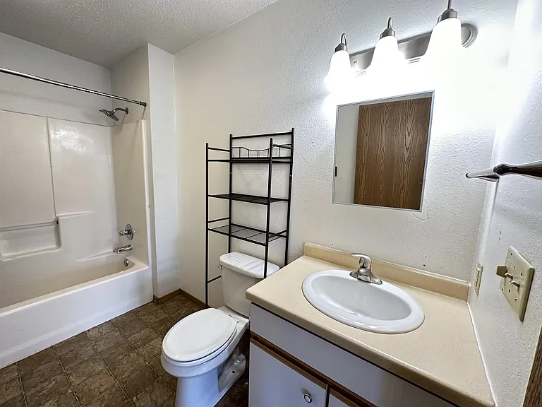 317 Crestview Ln #B — Photo 11