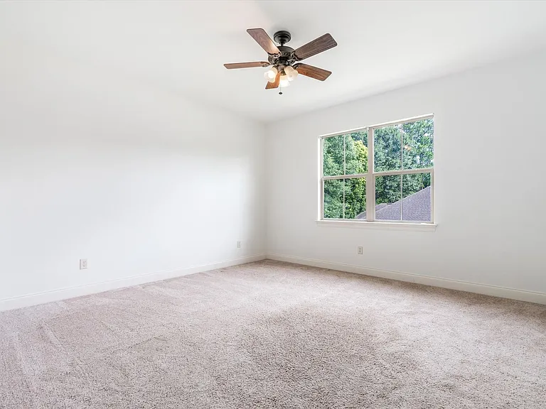 1060 Linlen Ave — Photo 14