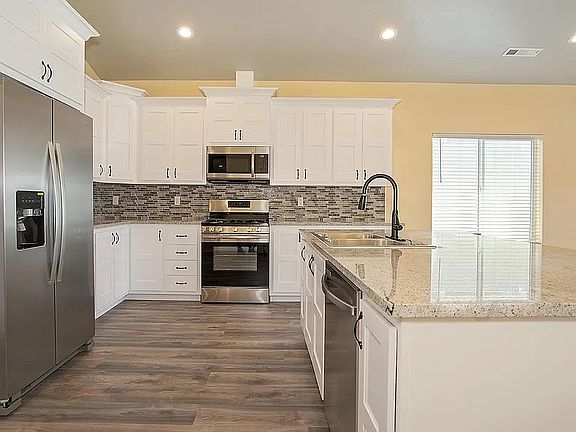 5th image of 656 Nobility Dr
