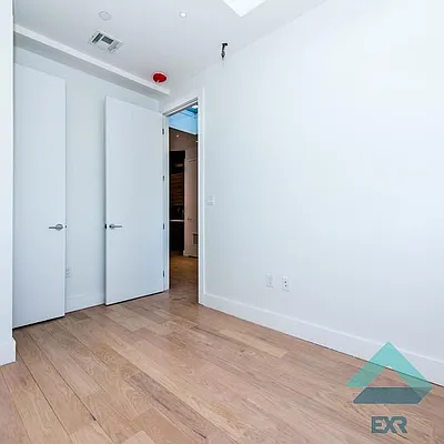 Rented by EXR | media 13