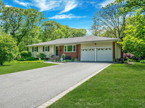 2 Old Orchard Lane, Ridge, NY 11961